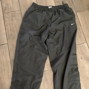 Men’s Nike dark gray windbreaker pants. Like new!
